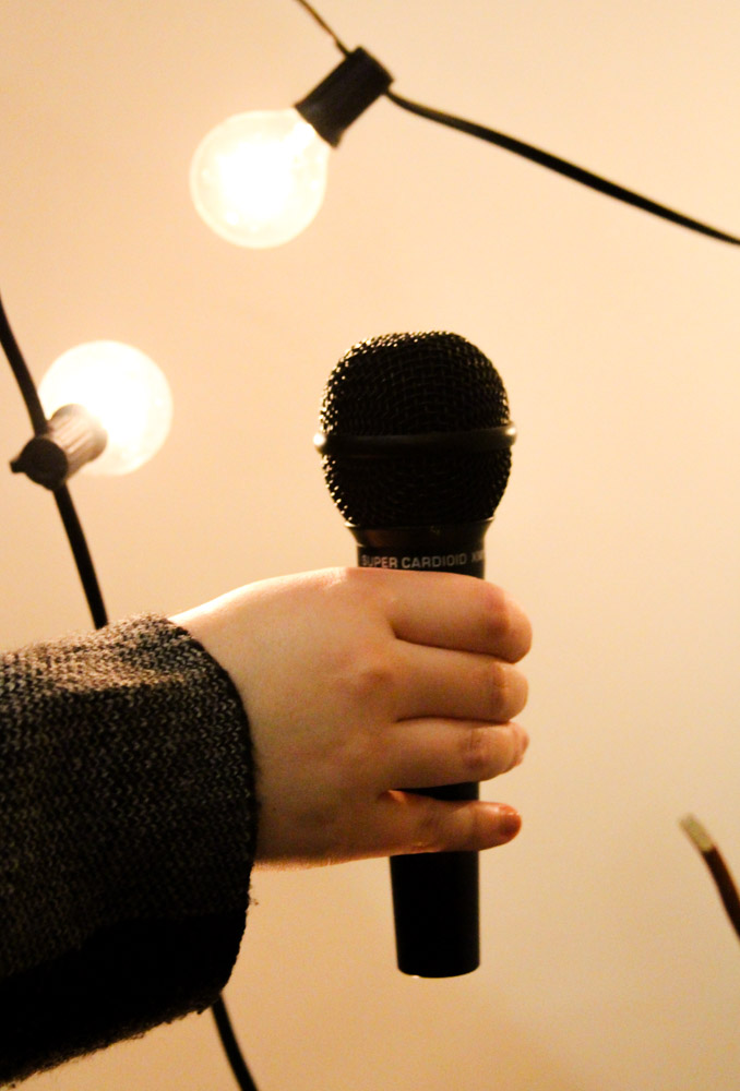 a photo of a microphone