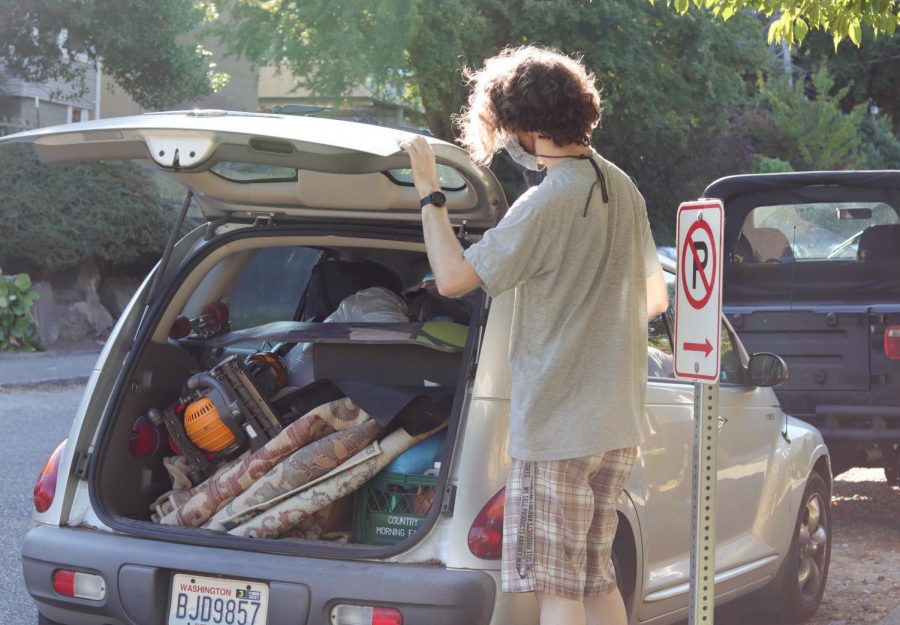 a student packs up their car to move.
