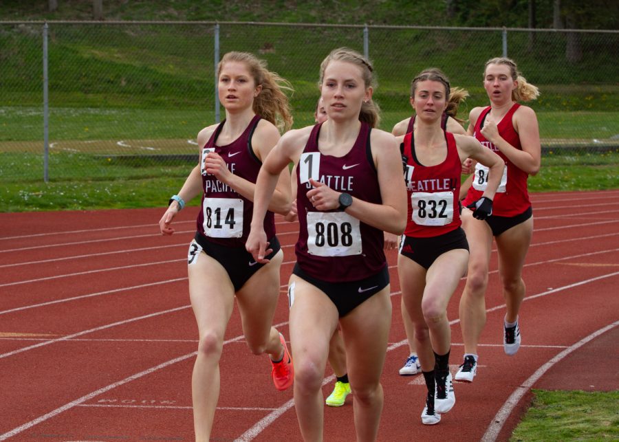 SPU women lead the group of runners in the 1500 meter run