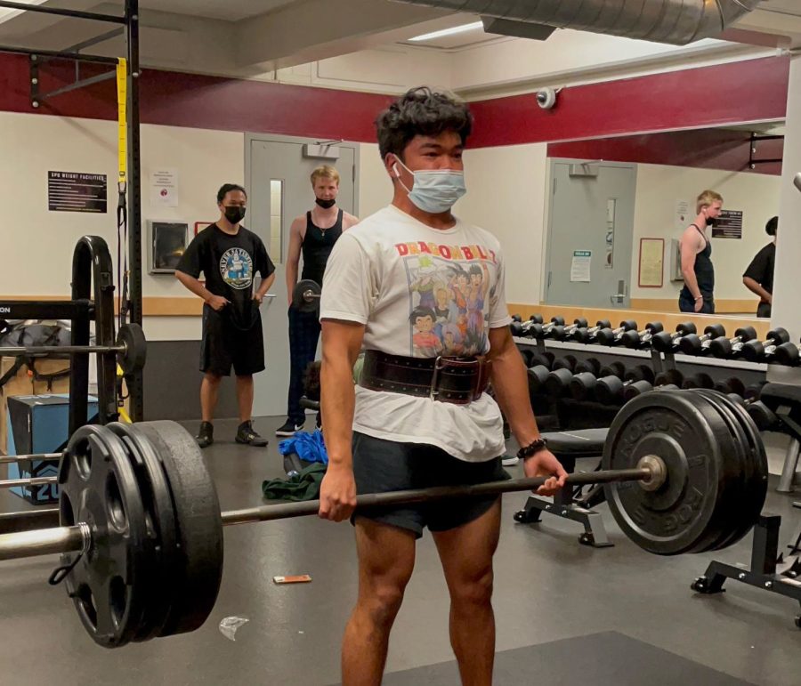 Raymond Razon demonstrating how to do a deadlift in one of the Royal Brougham gyms on campus. (Latecia Ragland)