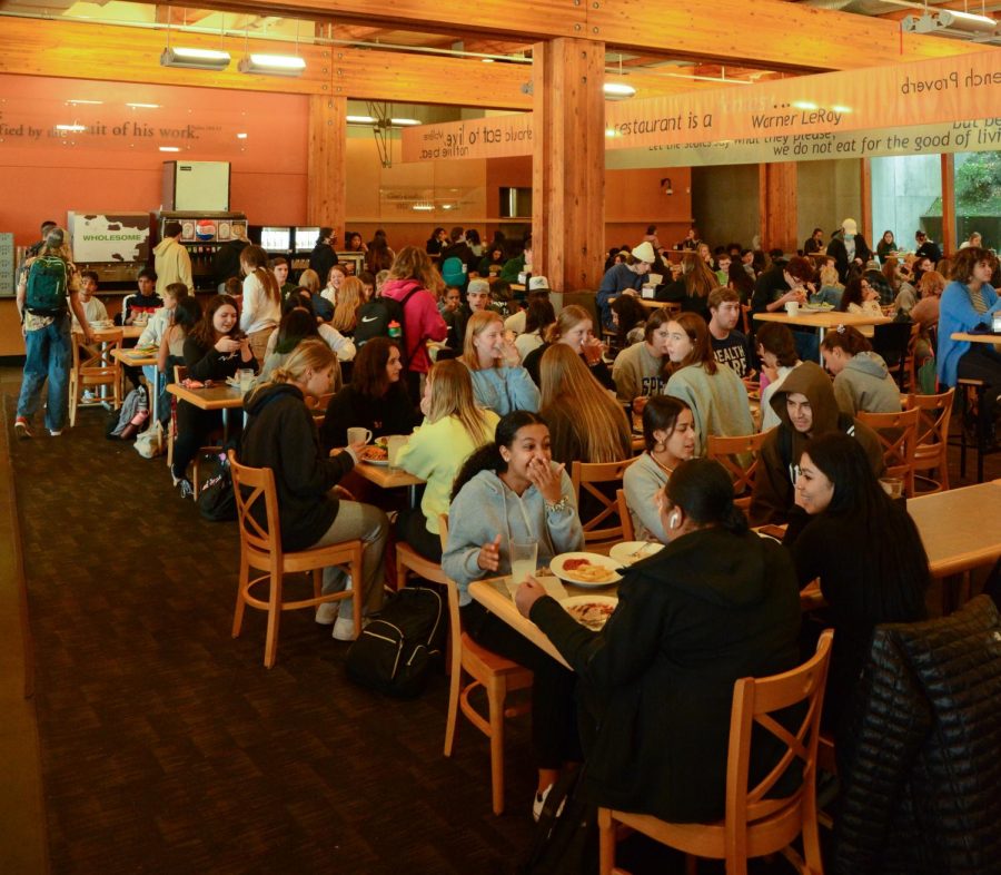 Many students gather to eat together in the main seating area of Gwinn Commons. (Devin Murray)