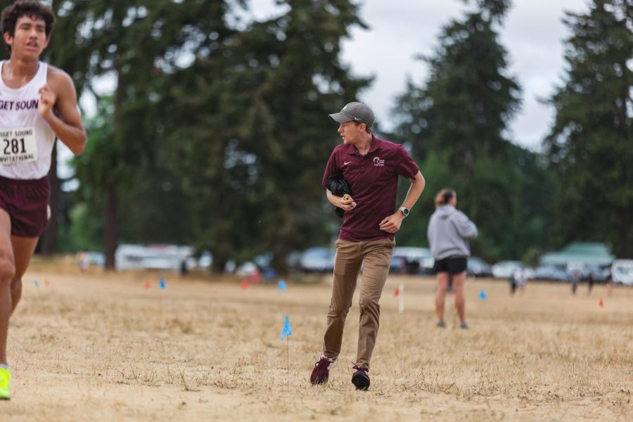 SPU cross country coach Chris Reed encourages his runners during the Puget Sound Invitational in Tacoma, Wash., on Sept. 3, 2022. 