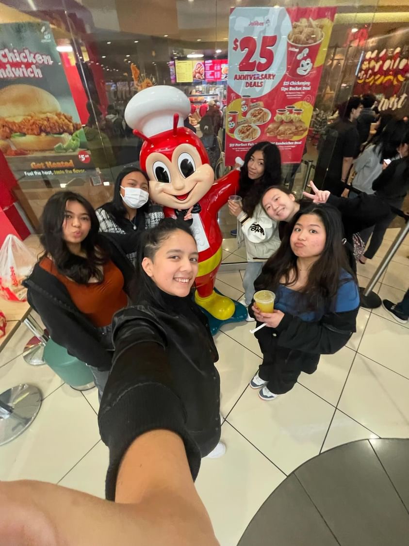 Members of FASA take a self with the Jollibee mascot during a group trip to the restaurant. (Courtesy of Ray Razon)